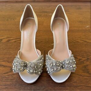 Betsey Johnson LANDN IVORY bridal heel - Women size 8.5 NWT, never worn SB-LANDN